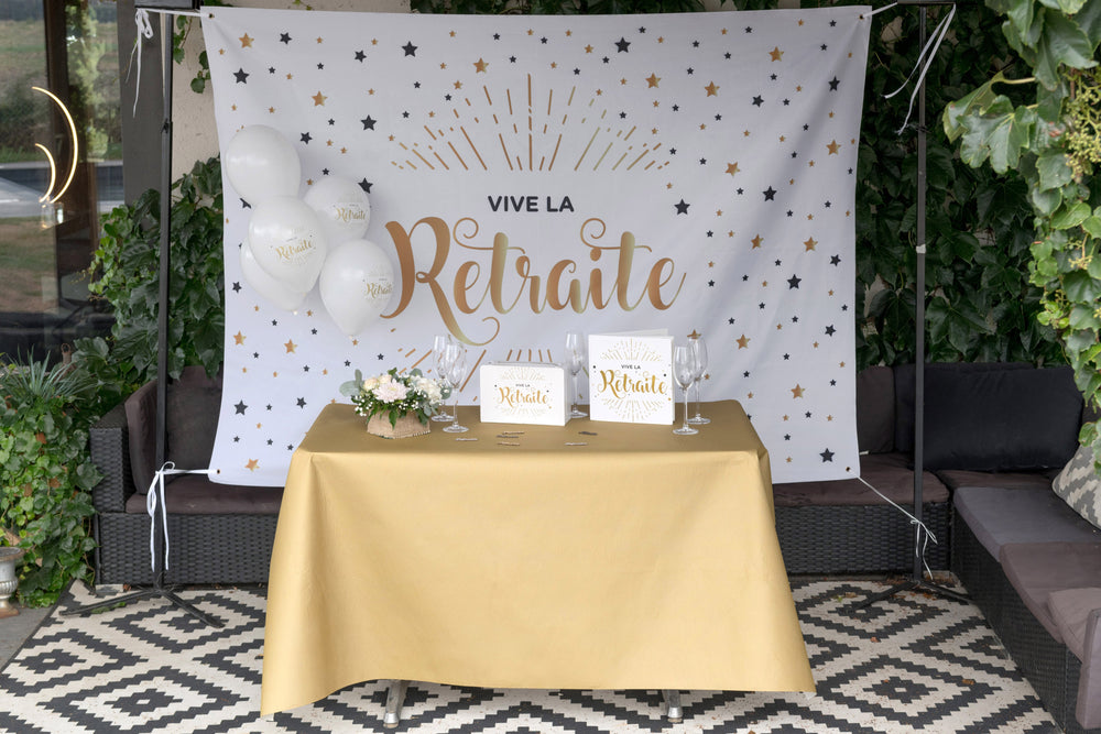 Elegant White Metallic Retirement Guestbook: A Stylish Keepsake for Fond Memories