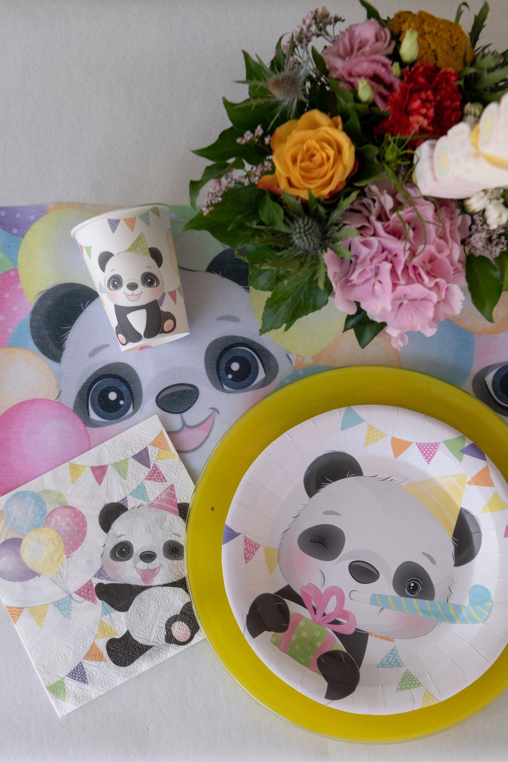 Chic Panda-Themed Dinner Plates: Elegant Party Supplies that Set the Trend!