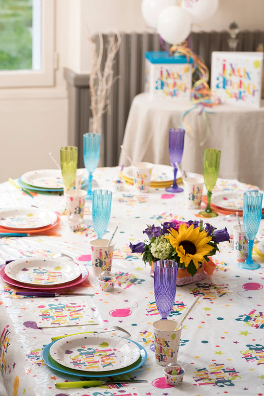 Showcase Your Style with Trendsetting Multicolor Birthday Tablecloth – Elegantly Festive!