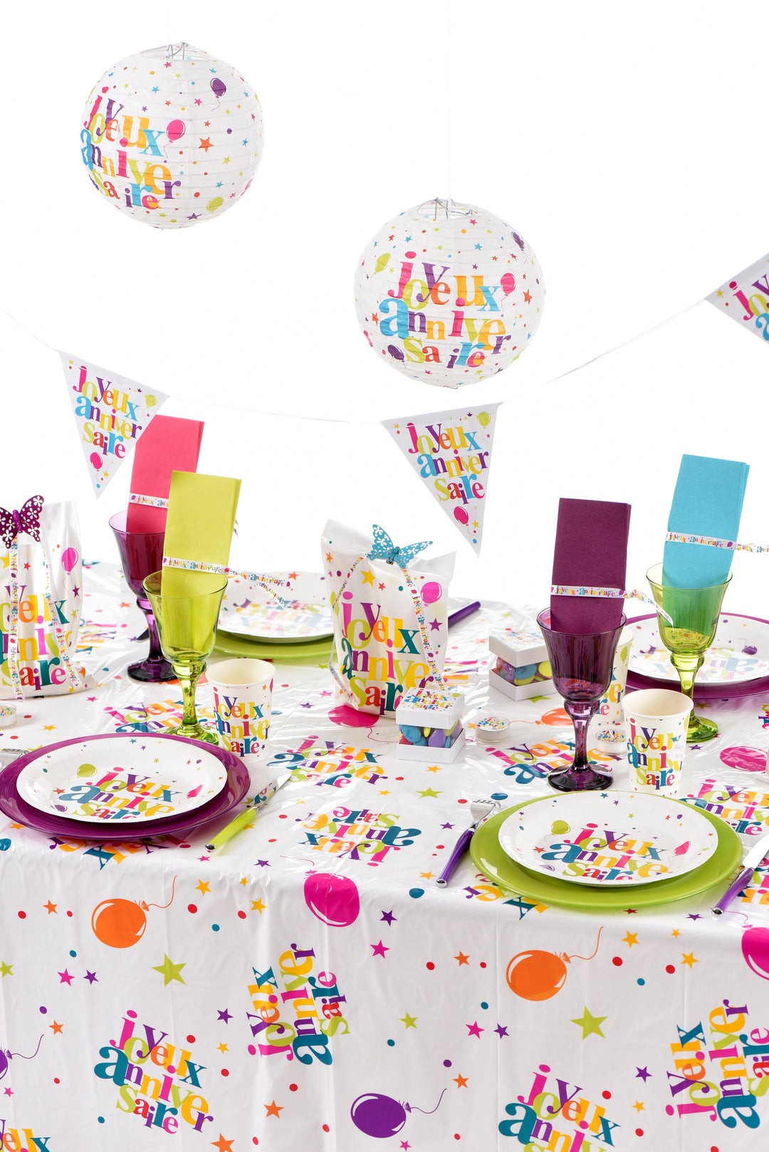 Showcase Your Style with Trendsetting Multicolor Birthday Tablecloth – Elegantly Festive!