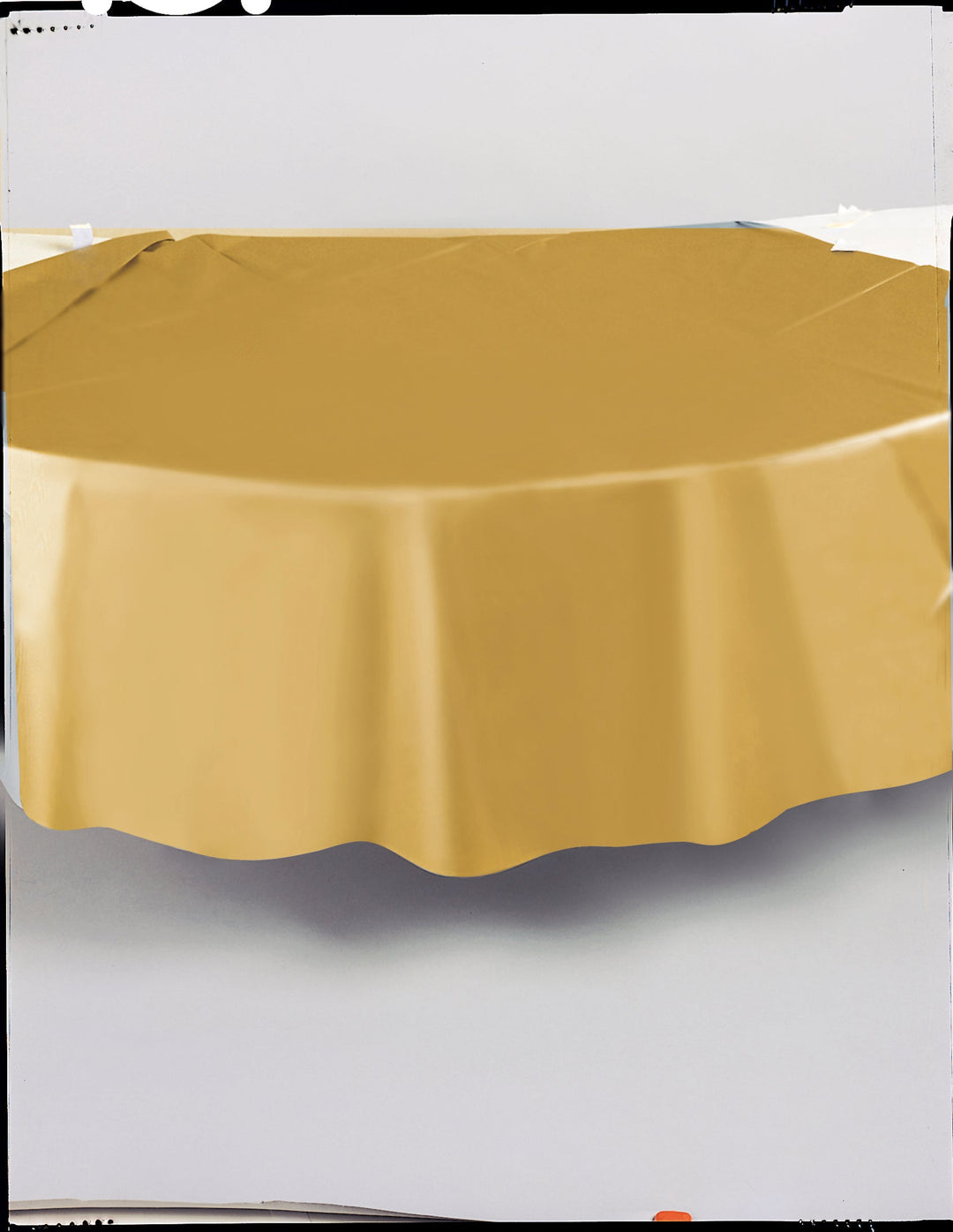 Nappe Ronde en Plastique Dorée Unie, 213 cm - Parfaite pour une Décoration de Fête Luxueuse et Facile à Installer!