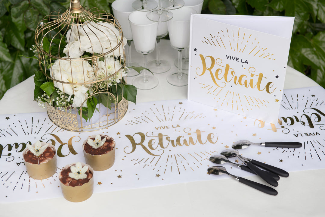 Elegant White Metallic Retirement Guestbook: A Stylish Keepsake for Fond Memories