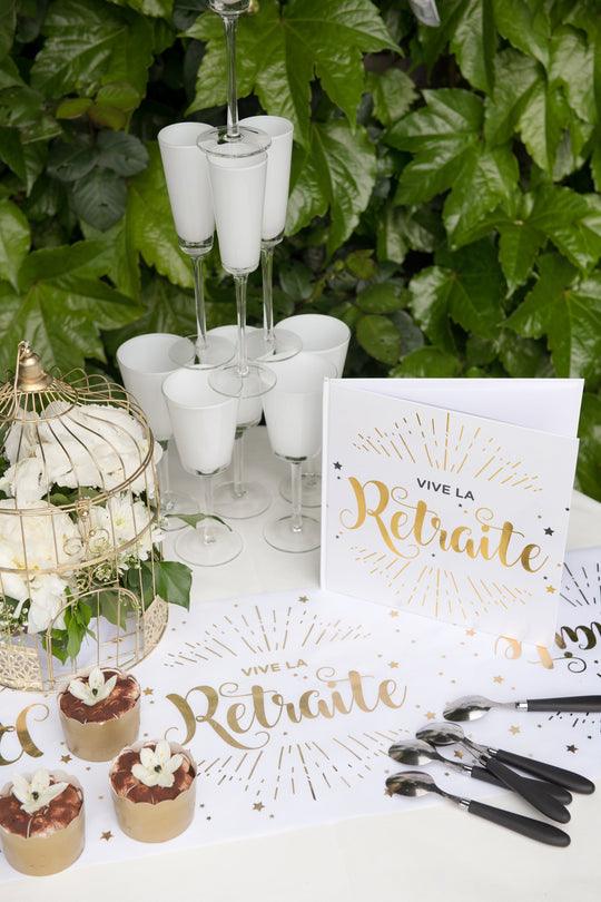 Elegant White Metallic Retirement Guestbook: A Stylish Keepsake for Fond Memories