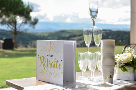 Elegant White Metallic Retirement Guestbook: A Stylish Keepsake for Fond Memories