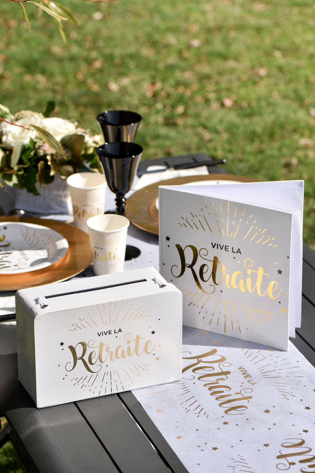 Elegant White Metallic Retirement Guestbook: A Stylish Keepsake for Fond Memories