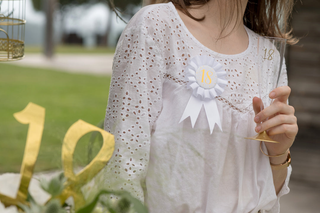 Chic 18th Birthday Gold Roundel - Elevate Your Party with Trend-Setting Elegance