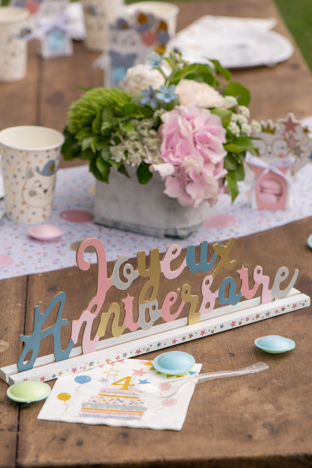 Anniversary Special: Elegant Kitty Theme Table Center - Chic Upscale Party Decor