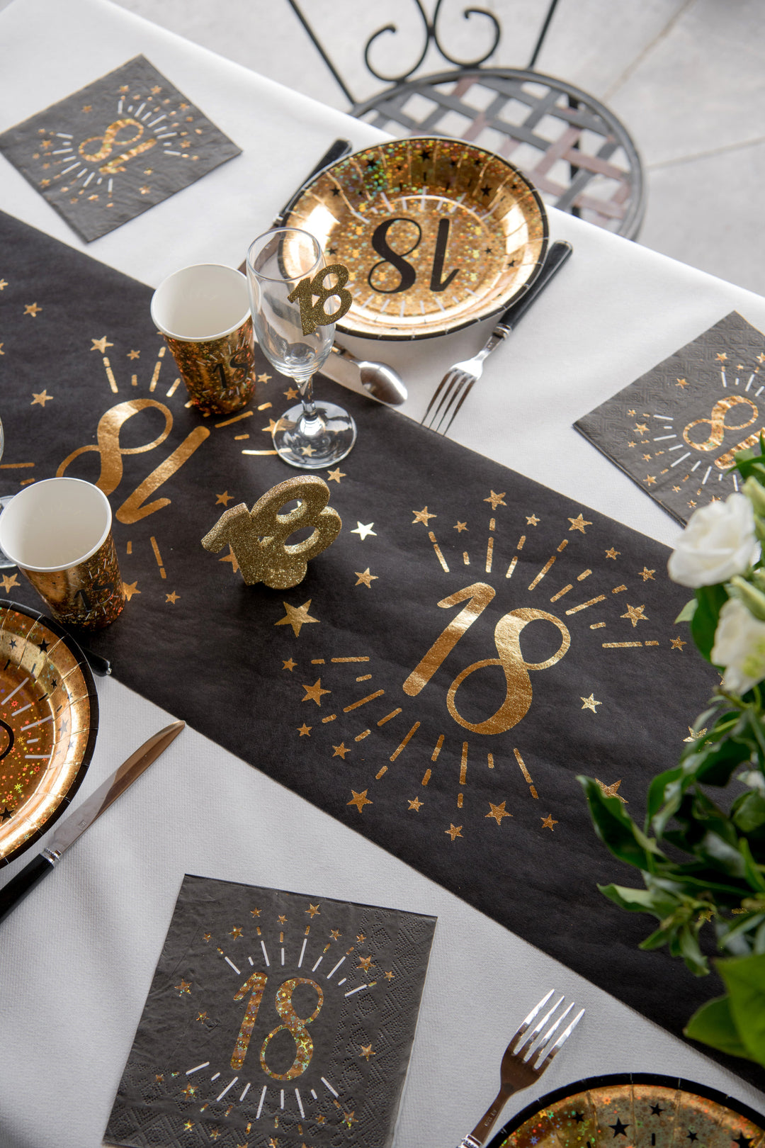 Table Runner 20e Anniversaire en Or Brillant - Élégance Luxueuse pour Votre Grand Jour