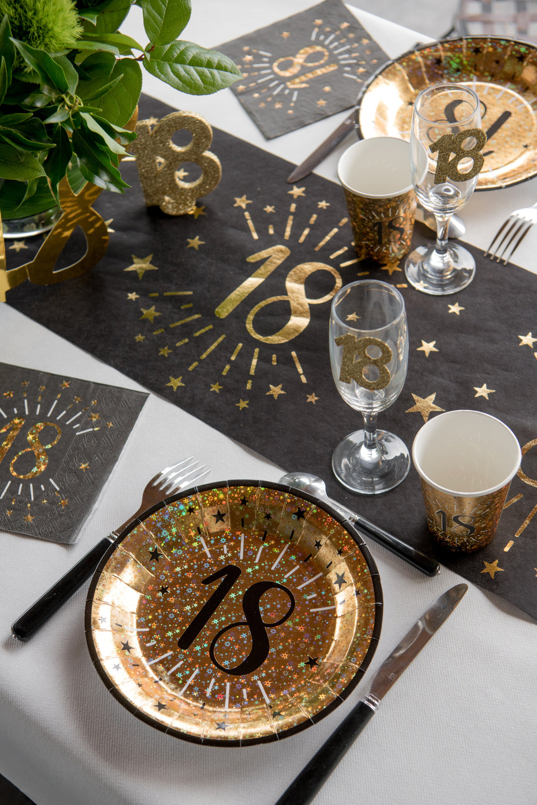 Glittering Gold 18th Birthday Dinner Plates - Elegant Party Kit for Memorable Celebrations