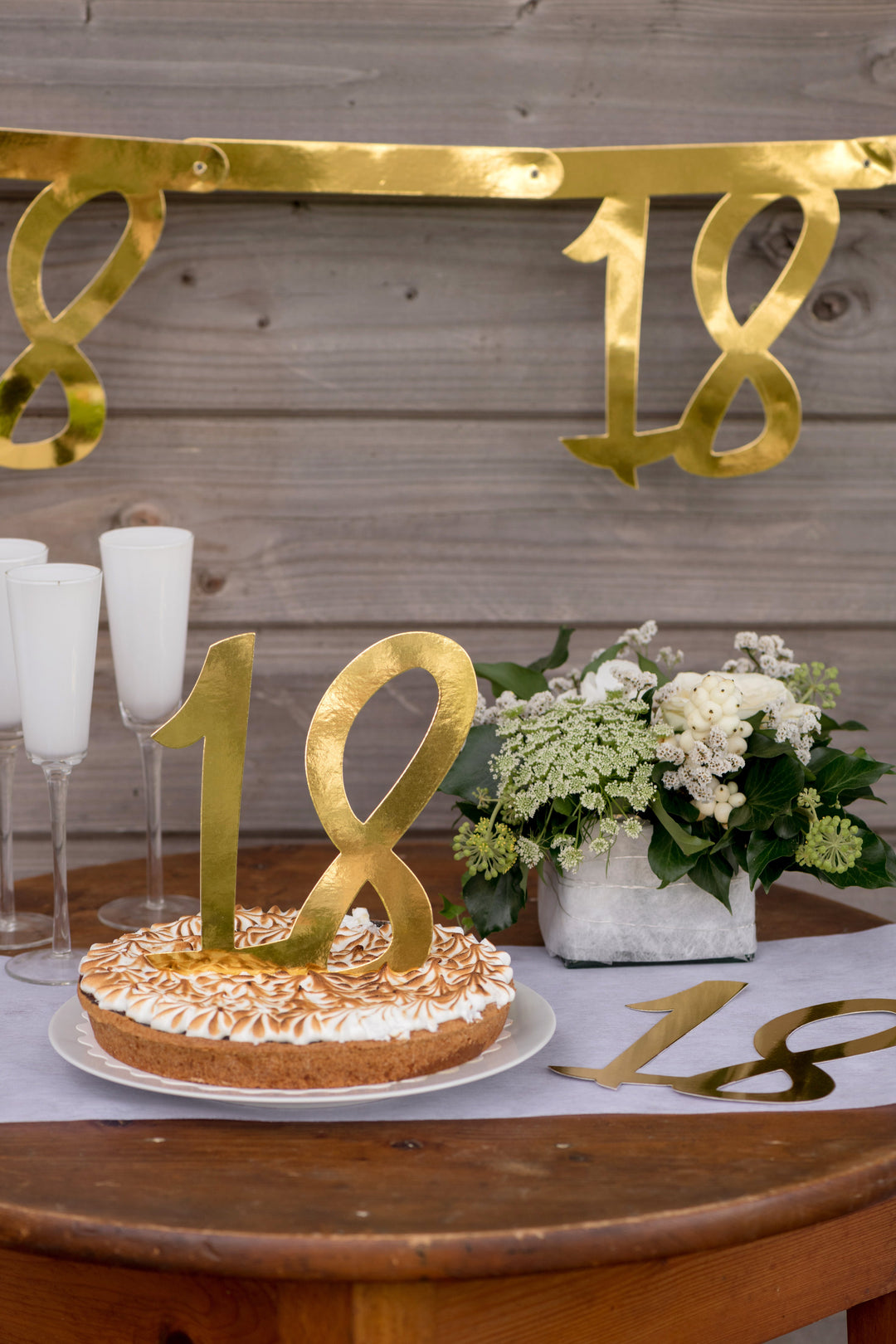 Stunning Gold Large Confetti Set for 20th Birthday – Chic Party Supplies Elevate Your Celebration