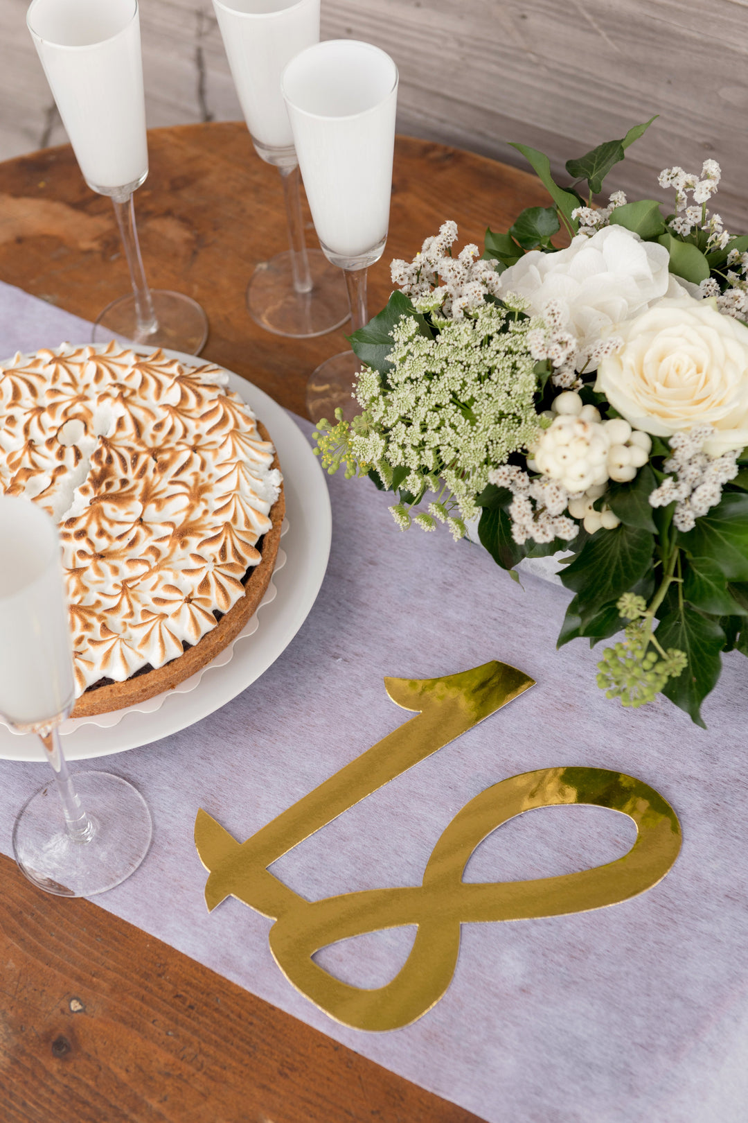 Stunning Gold Large Confetti Set for 20th Birthday – Chic Party Supplies Elevate Your Celebration