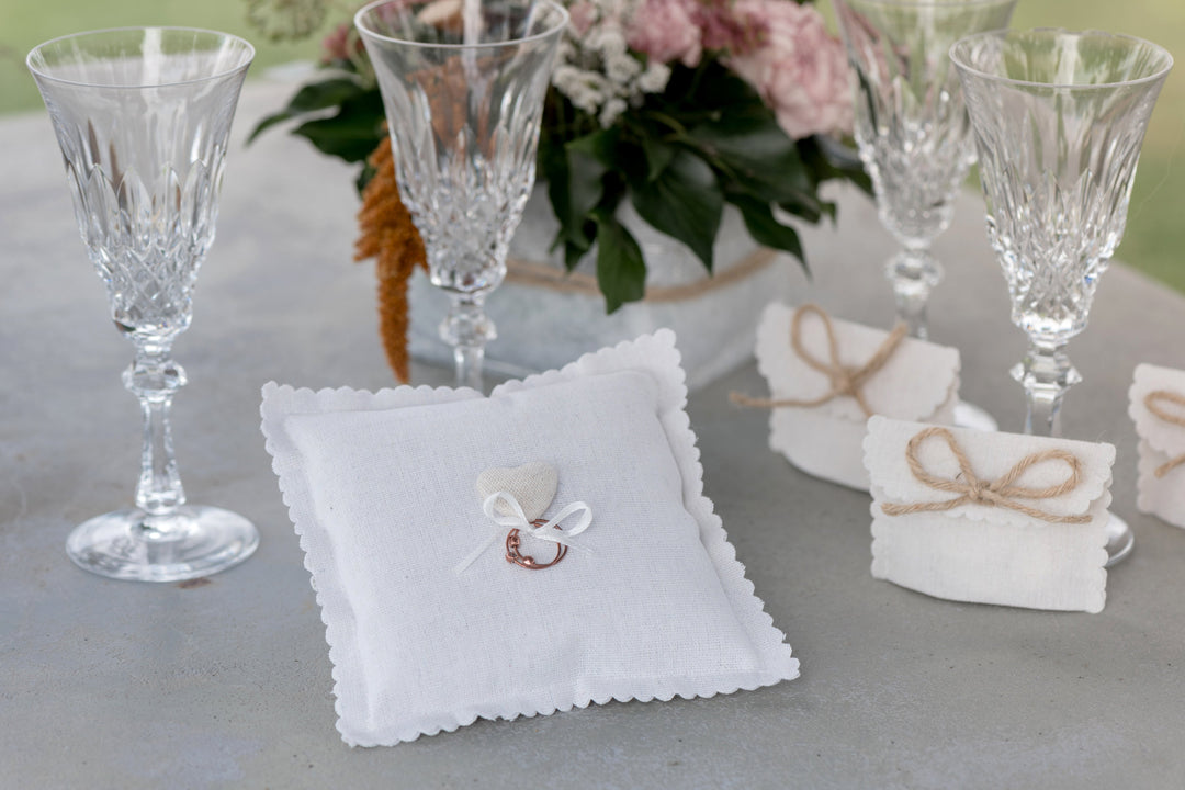 Coussin élégant en forme de cœur blanc - Le must pour les fêtes avec une esthétique chic