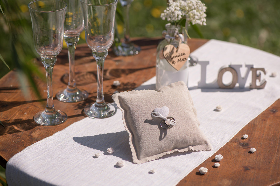 Coussin élégant en forme de cœur blanc - Le must pour les fêtes avec une esthétique chic