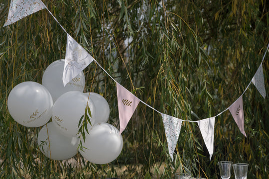 Première Communion Elégance: Bannière Multicolore Tendance - Faites une Impression Durable!