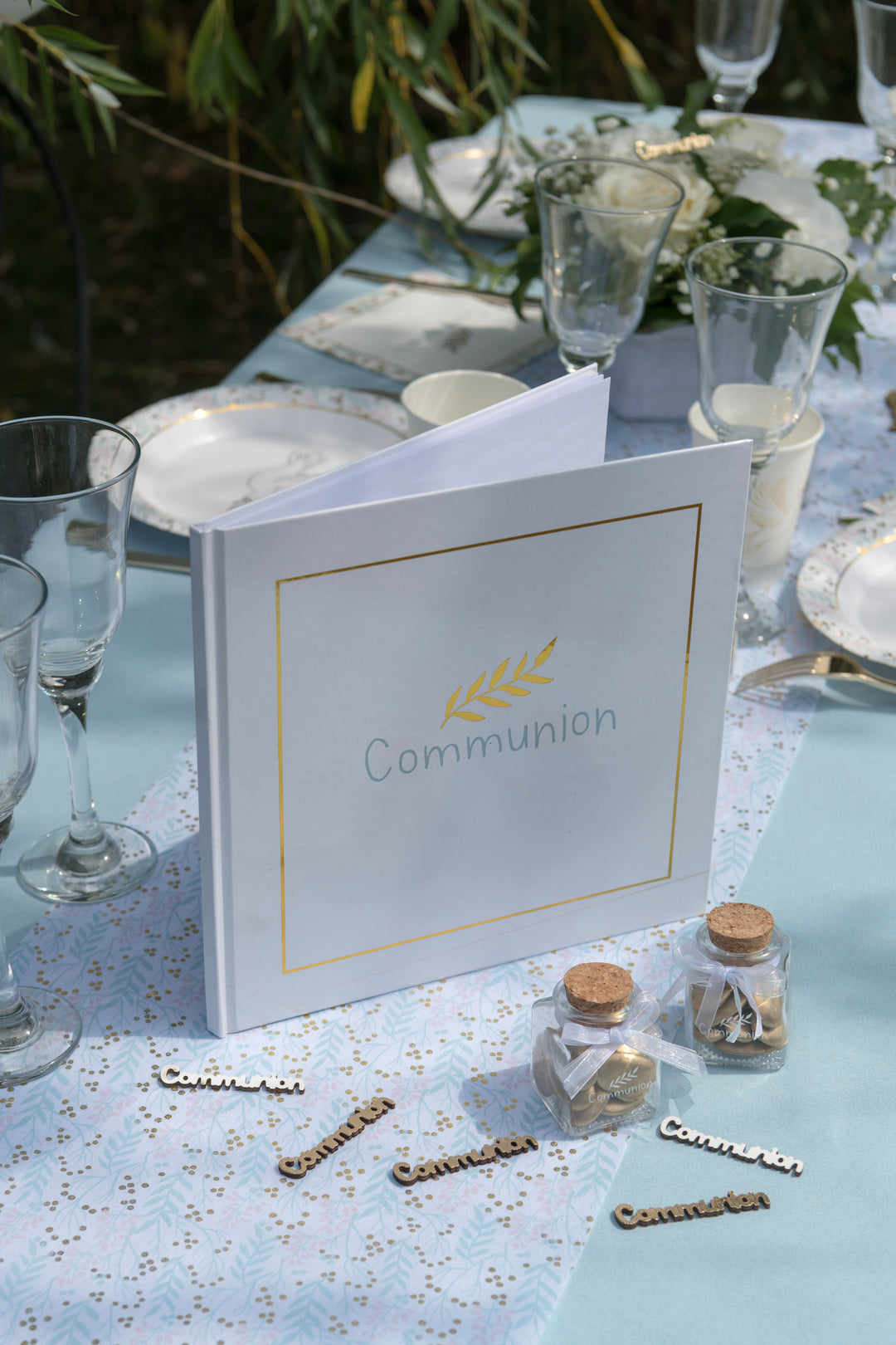 Élégant Livre d'Invités pour Première Communion: Fournitures de Fête à la Mode pour un Événement Mémorable